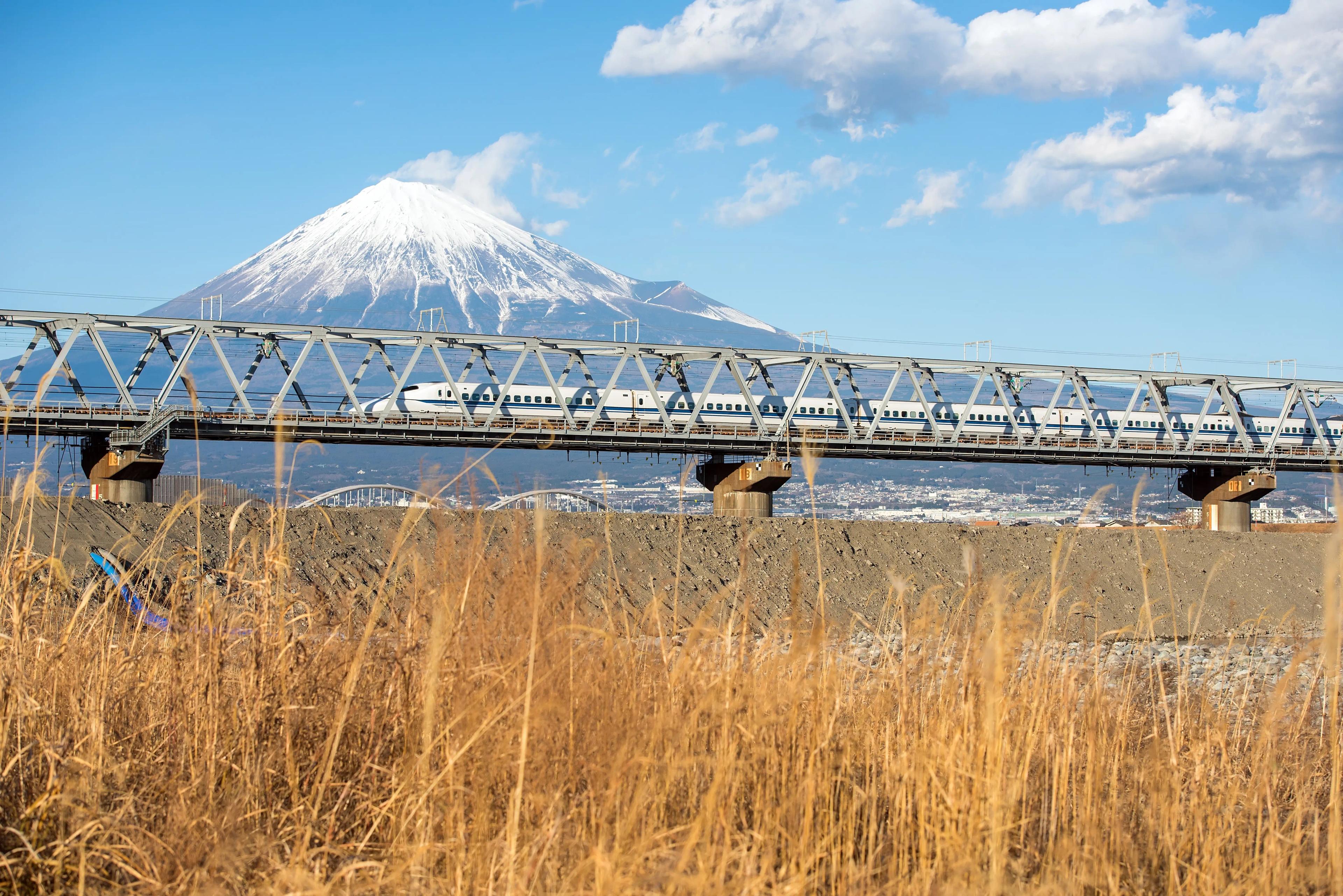 Shinkansen tog foran Mount Fuji